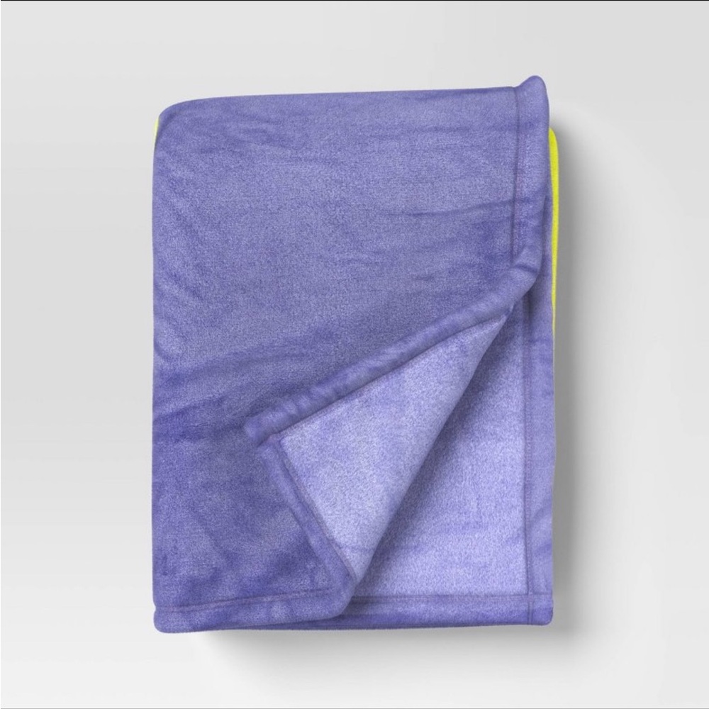Target Room Essentials Smiley Chartreuse Flutter Throw Lightweight Blanket - Picture 5 of 6